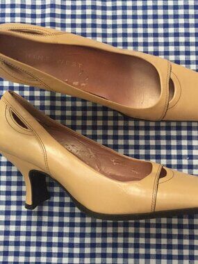 Vintage Nine West Heels, Women's Size 6.5, Vintage Tan Pumps, Beige Dress Shoes